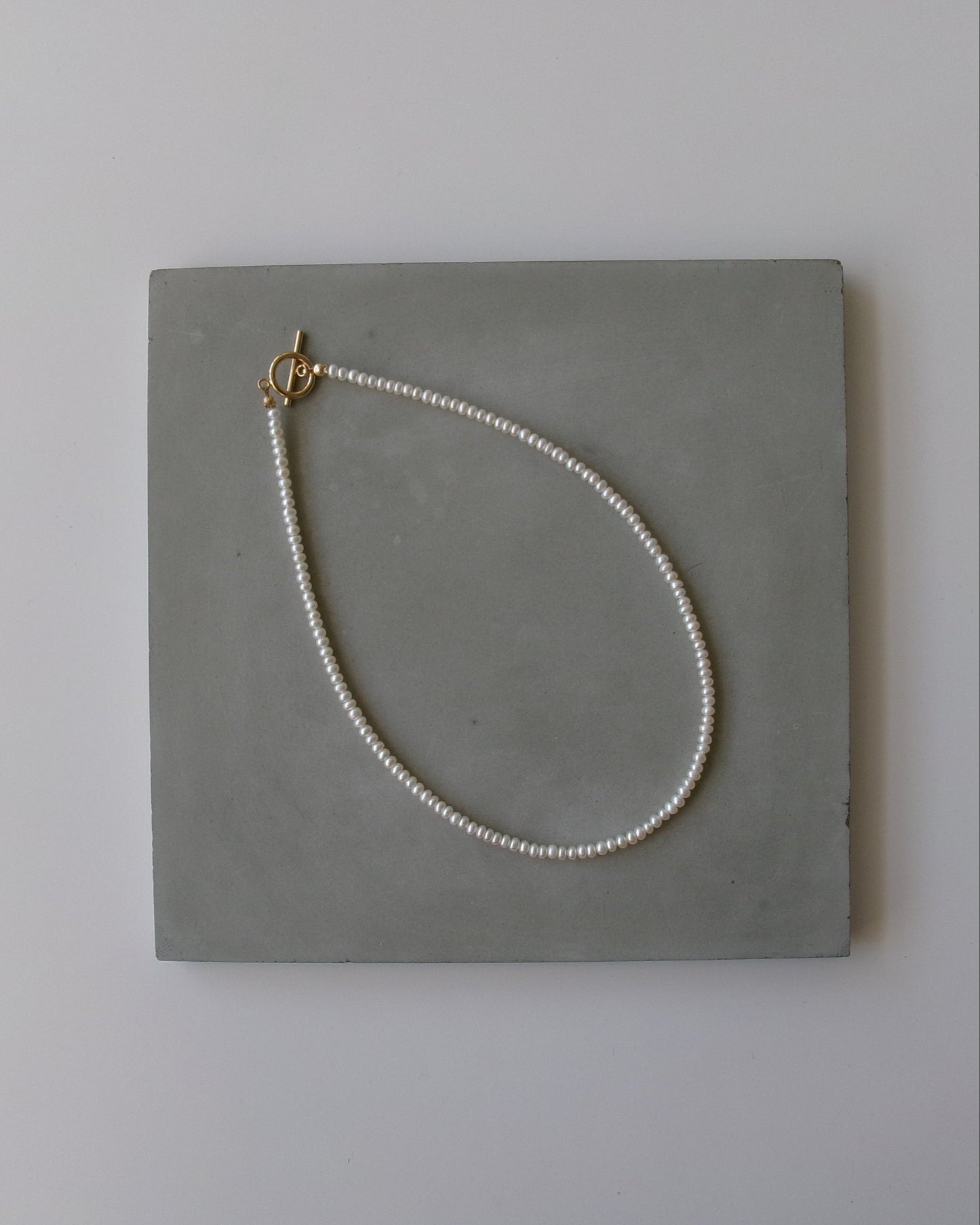 Subtle Pearl Choker