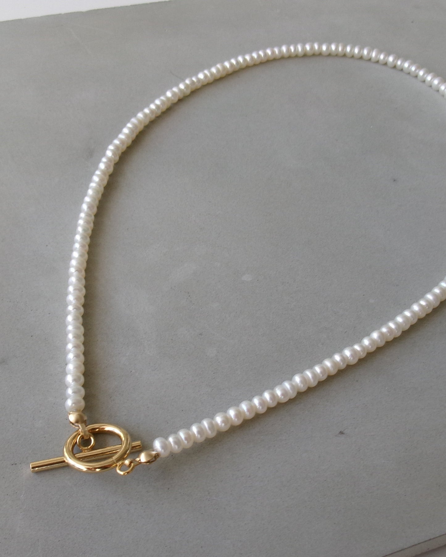Subtle Pearl Choker