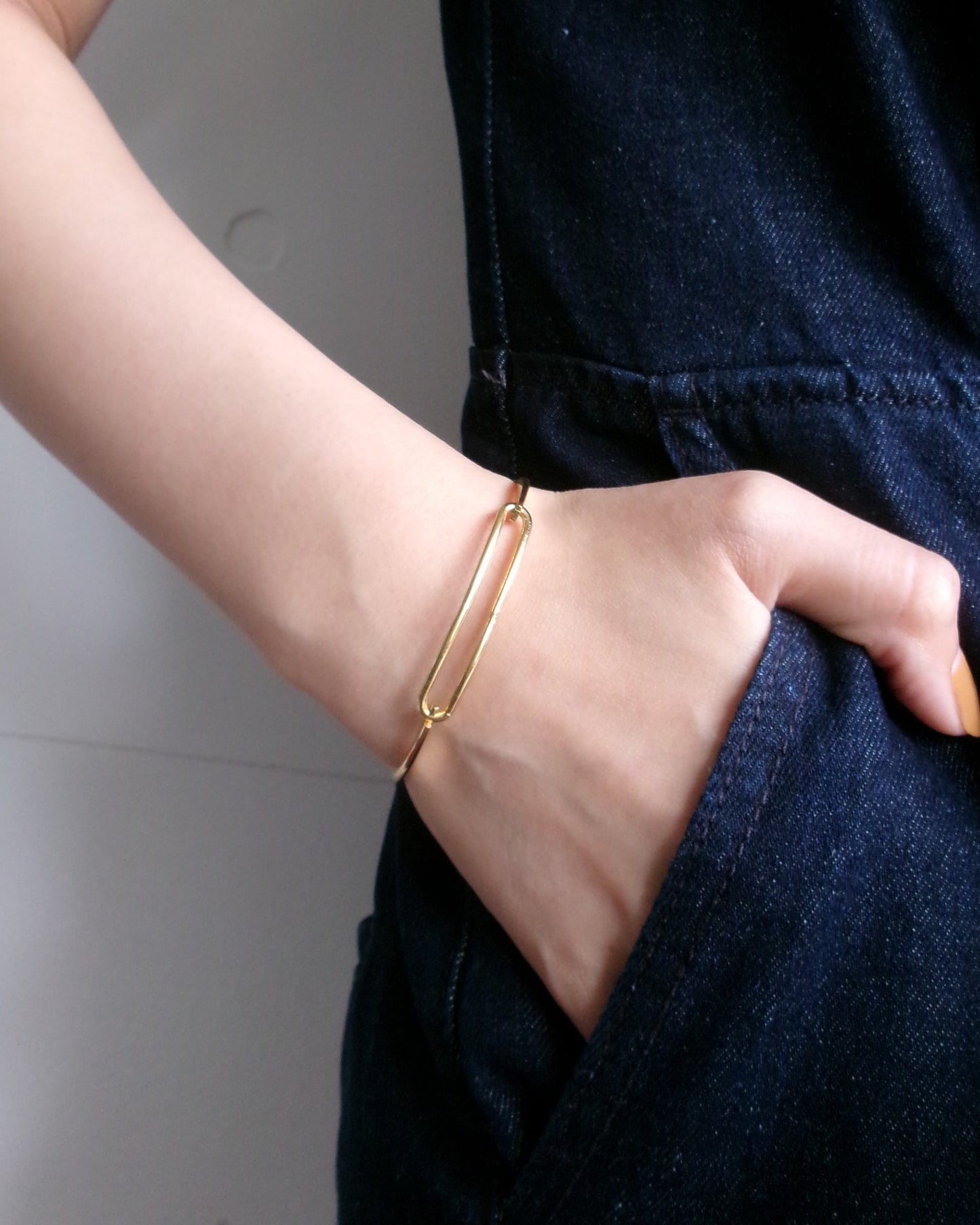 Sleek Round Bangle