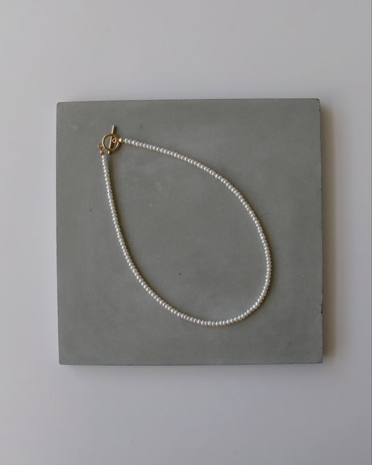Subtle Pearl Choker
