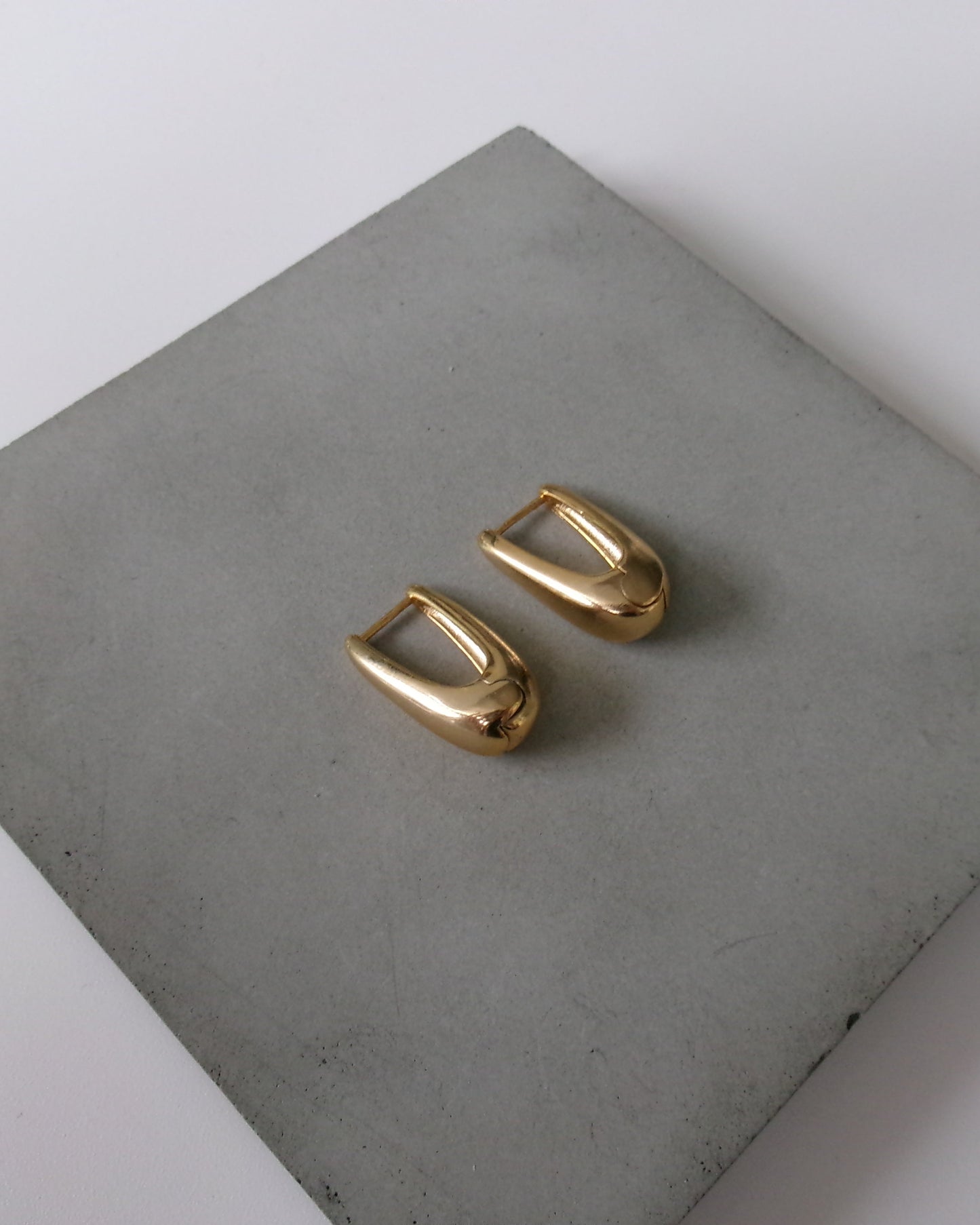 Bold Curve Pierce